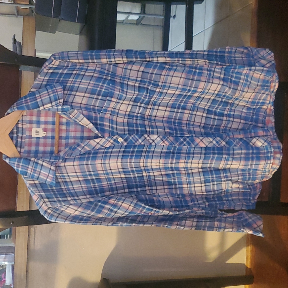 Gap button up shirt